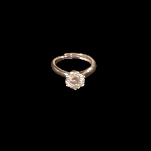 2 carat Moissanite in a Silver Setting - Picture 3 of 5